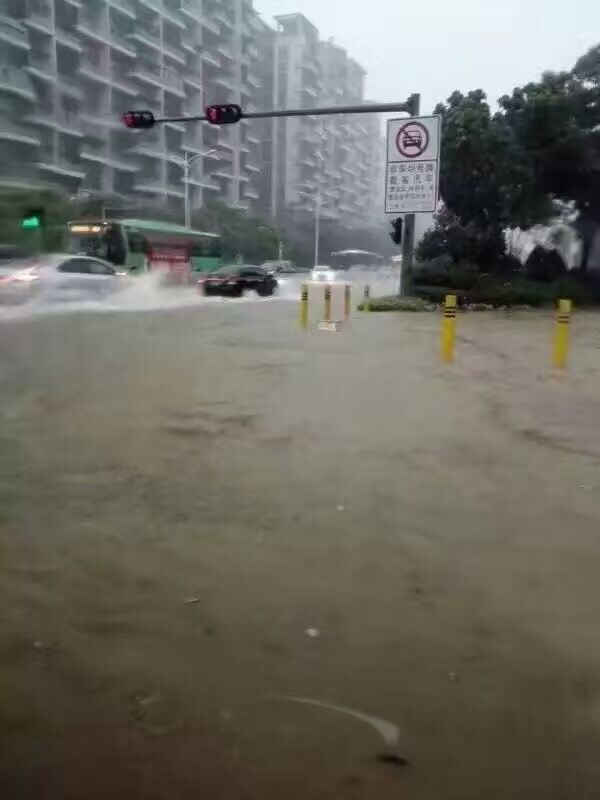 heavy rain in Shenzhen